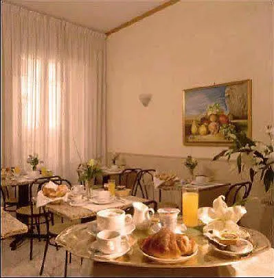 Hotel Embassy Rome 3*,