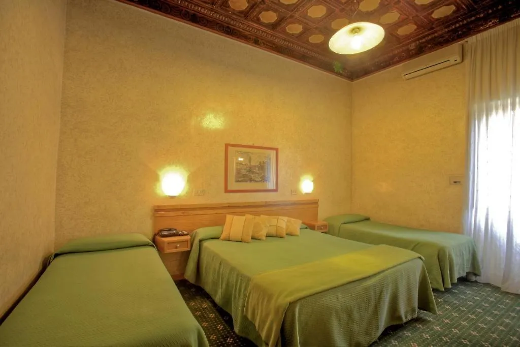 Hotel Embassy Рим