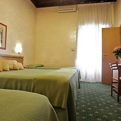 Hotel Embassy Rome 3*,